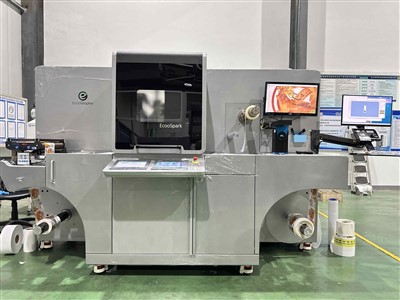Digitale Etikettendruckmaschine zum Lackieren und Veredeln
